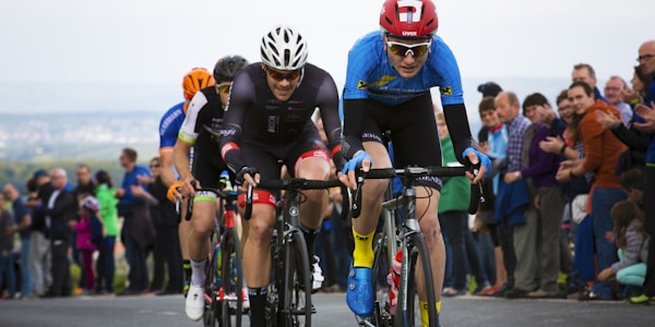 多屏幕体育赛事直播现场画面